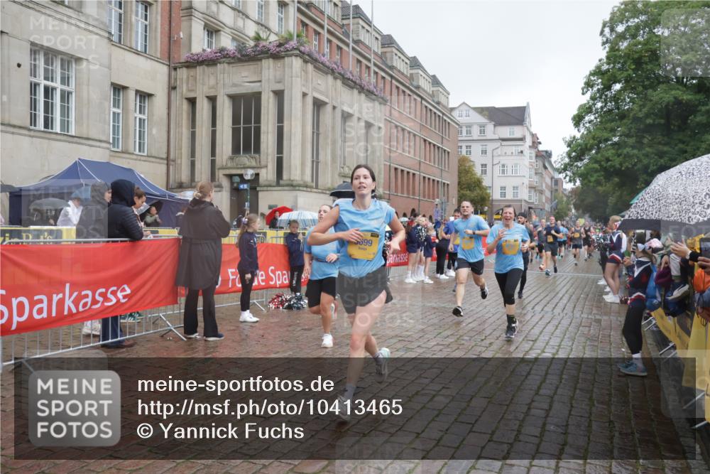 13.09.2026 - Kiel Lauf Yannick Fuchs http://msf.ph/oto/10413465 13.09.2026 10:45:05 Ziel 451, 478, 979, 1181, 1606, 1703, 1878, 2410, 3753, 3872, 4044, 4681, 5296, 5764, 6298, 7765, 8198, 8744, 8941, 9702, 9703, 9917, 10388, 10526, 10666, 10986, 11473, 12670, 427, 451, 688, 1323, 1357, 1751, 1753, 2189, 2488, 2659, 2837, 2920, 2952, 3134, 3152, 3282, 3591, 4033, 4243, 4432, 4532, 4829, 5420, 5567, 5699, 6194, 6580, 6637, 6711, 6731, 7122, 7279, 7327, 7677, 7701, 7910, 8445, 8669, 9326, 10082, 10572, 1482, 1590, 2391, 3285, 3796, 4588, 5220, 5361 meine-sportfotos.de