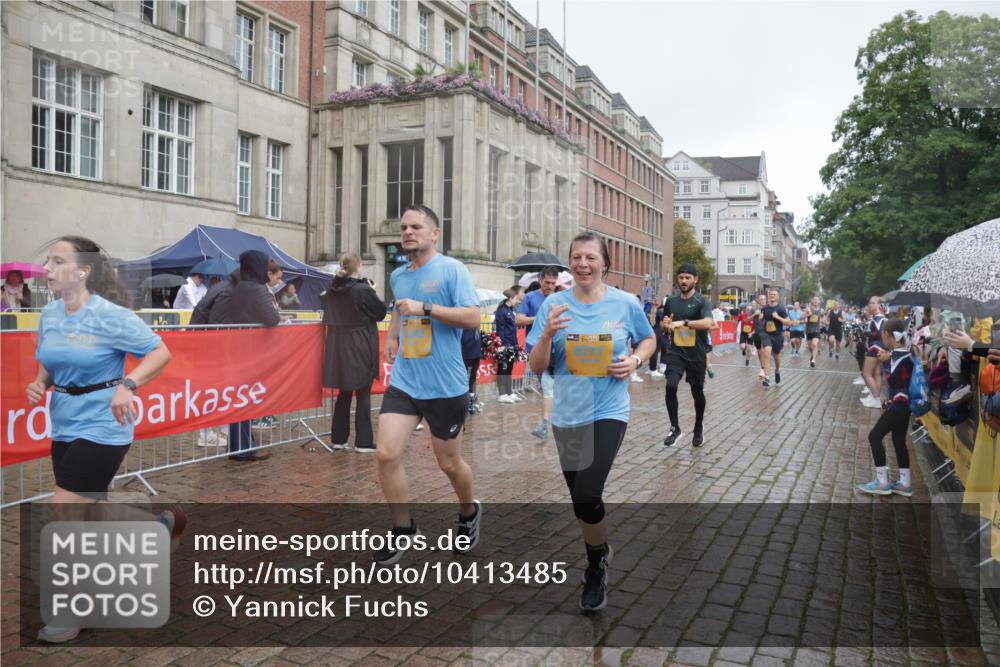 13.09.2026 - Kiel Lauf Yannick Fuchs http://msf.ph/oto/10413485 13.09.2026 10:45:06 Ziel 478, 979, 1181, 1606, 1703, 1878, 2410, 3753, 3872, 4044, 4681, 5220, 5296, 5763, 5764, 6298, 7765, 8198, 8744, 8941, 9702, 9703, 9917, 10388, 10526, 10666, 10915, 10986, 11473, 12670, 427, 451, 688, 1323, 1357, 1751, 1753, 2189, 2488, 2659, 2837, 2920, 2952, 3134, 3152, 3282, 3591, 4033, 4243, 4432, 4532, 4829, 5420, 5567, 5699, 6194, 6580, 6637, 6711, 6731, 7122, 7279, 7327, 7701, 7910, 8198, 8445, 8669, 9326, 10082, 10572, 1482, 1590, 2391, 3285, 3796, 4588, 5361 meine-sportfotos.de