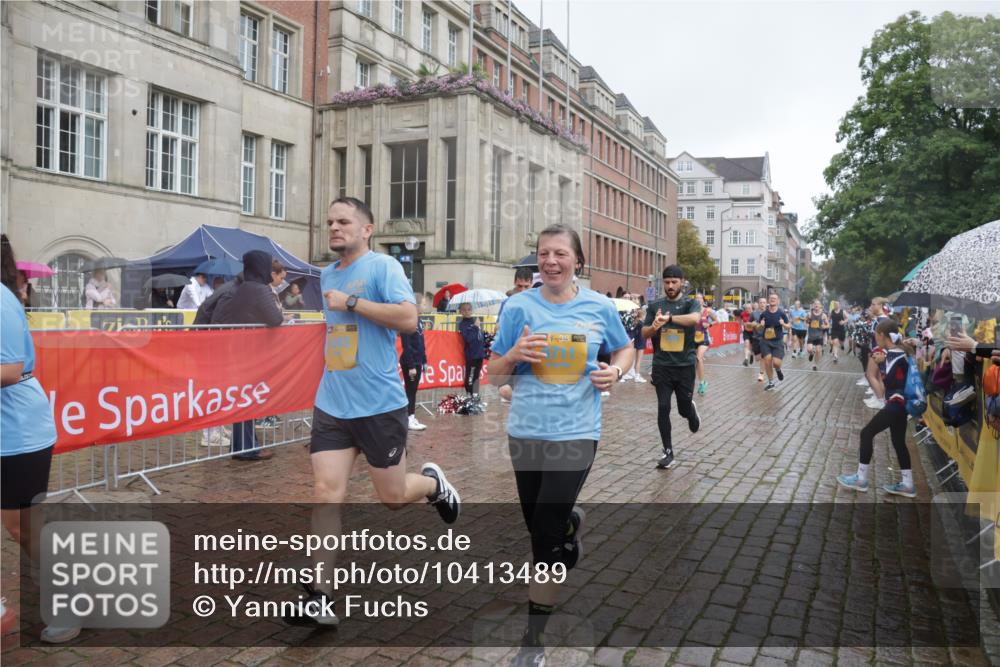 13.09.2026 - Kiel Lauf Yannick Fuchs http://msf.ph/oto/10413489 13.09.2026 10:45:06 Ziel 478, 979, 1181, 1606, 1703, 1878, 2410, 3753, 3872, 4044, 4681, 5220, 5296, 5763, 5764, 6298, 7765, 8198, 8744, 8941, 9702, 9703, 9917, 10388, 10526, 10666, 10915, 10986, 11473, 12670, 427, 451, 688, 1323, 1357, 1751, 1753, 2189, 2488, 2659, 2837, 2920, 2952, 3134, 3152, 3282, 3591, 4033, 4243, 4432, 4532, 4829, 5420, 5567, 5699, 6194, 6580, 6637, 6711, 6731, 7122, 7279, 7327, 7701, 7910, 8198, 8445, 8669, 9326, 10082, 10572, 1482, 1590, 2391, 3285, 3796, 4588, 5361 meine-sportfotos.de