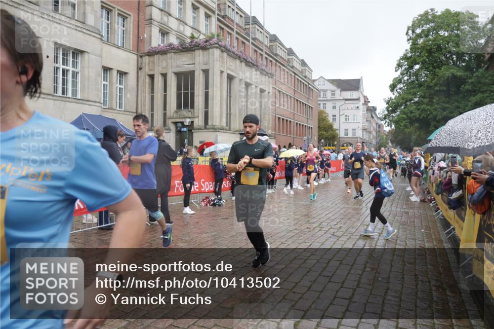 13.09.2026 - Kiel Lauf Yannick Fuchs http://msf.ph/oto/10413502 13.09.2026 10:45:07 Ziel 478, 979, 1181, 1606, 1703, 1878, 2410, 3753, 3872, 4044, 4681, 5220, 5296, 5763, 5764, 6298, 7631, 7765, 8744, 8941, 9702, 9703, 9917, 10388, 10526, 10666, 10915, 10986, 11473, 12670, 427, 451, 688, 1181, 1323, 1357, 1751, 1753, 2189, 2488, 2659, 2837, 2920, 2952, 3134, 3152, 3282, 3591, 4033, 4243, 4432, 4532, 4829, 5420, 5567, 6194, 6580, 6637, 6711, 6731, 7122, 7279, 7327, 7701, 7910, 8198, 8445, 8669, 9326, 10082, 10388, 10572, 1482, 1590, 2391, 3285, 3796, 4588, 5361 meine-sportfotos.de