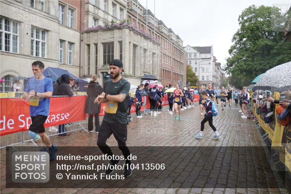 13.09.2026 - Kiel Lauf Yannick Fuchs http://msf.ph/oto/10413506 13.09.2026 10:45:07 Ziel 478, 979, 1181, 1606, 1703, 1878, 2410, 3753, 3872, 4044, 4681, 5220, 5296, 5763, 5764, 6298, 7631, 7765, 8744, 8941, 9702, 9703, 9917, 10388, 10526, 10666, 10915, 10986, 11473, 12670, 427, 451, 688, 1181, 1323, 1357, 1751, 1753, 2189, 2488, 2659, 2837, 2920, 2952, 3134, 3152, 3282, 3591, 4033, 4243, 4432, 4532, 4829, 5420, 5567, 6194, 6580, 6637, 6711, 6731, 7122, 7279, 7327, 7701, 7910, 8198, 8445, 8669, 9326, 10082, 10388, 10572, 1482, 1590, 2391, 3285, 3796, 4588, 5361 meine-sportfotos.de