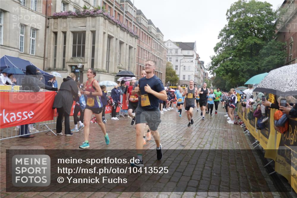 13.09.2026 - Kiel Lauf Yannick Fuchs http://msf.ph/oto/10413525 13.09.2026 10:45:10 Ziel 478, 979, 1482, 1590, 1606, 1703, 1878, 2391, 2410, 3753, 3872, 4044, 4588, 4681, 5220, 5296, 5361, 5600, 5763, 5764, 6298, 7631, 7765, 8457, 8744, 9702, 9703, 9917, 9956, 10526, 10666, 10915, 10986, 11473, 12670, 427, 451, 688, 1181, 1323, 1357, 1751, 1753, 2189, 2488, 2952, 3134, 3152, 3282, 3591, 4033, 4432, 4532, 4829, 5420, 5567, 6194, 6580, 6637, 6731, 7122, 7279, 7327, 7701, 7910, 8198, 8445, 8669, 8941, 9326, 9917, 10082, 10388, 10572, 461, 3285, 3796 meine-sportfotos.de