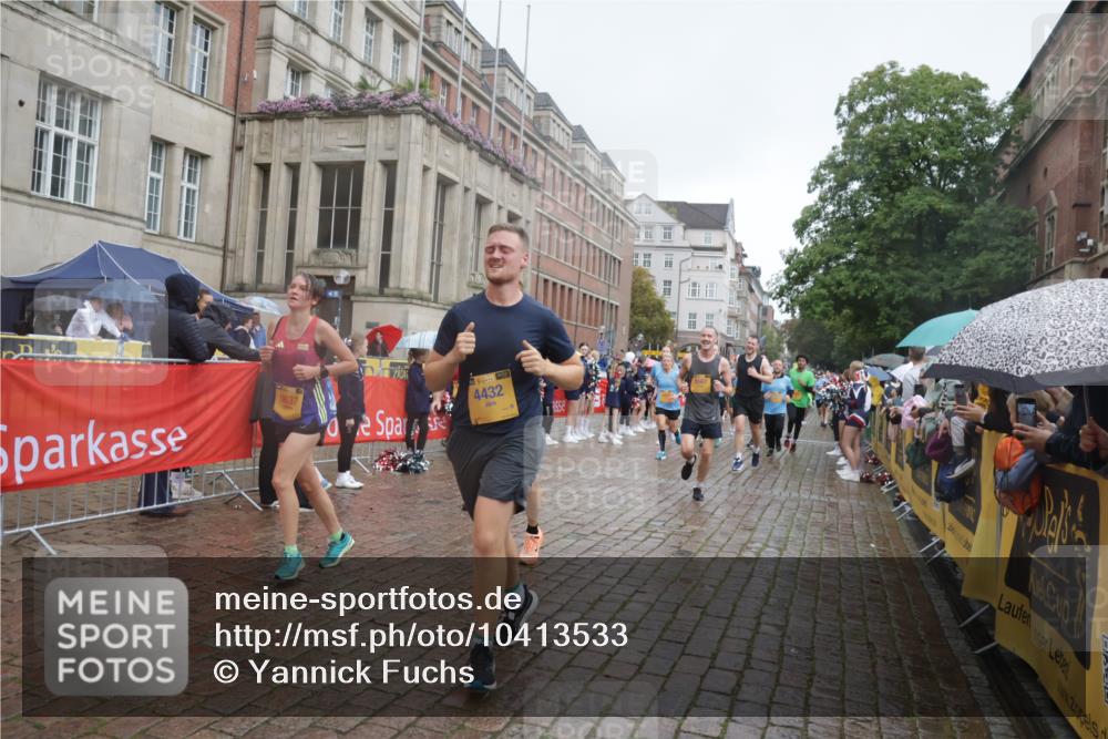 13.09.2026 - Kiel Lauf Yannick Fuchs http://msf.ph/oto/10413533 13.09.2026 10:45:10 Ziel 478, 979, 1482, 1590, 1606, 1703, 1878, 2391, 2410, 3753, 3872, 4044, 4588, 4681, 5220, 5296, 5361, 5600, 5763, 5764, 6298, 7631, 7765, 8457, 8744, 9702, 9703, 9917, 9956, 10526, 10666, 10915, 10986, 11473, 12670, 427, 451, 688, 1181, 1323, 1357, 1751, 1753, 2189, 2488, 2952, 3134, 3152, 3282, 3591, 4033, 4432, 4532, 4829, 5420, 5567, 6194, 6580, 6637, 6731, 7122, 7279, 7327, 7701, 7910, 8198, 8445, 8669, 8941, 9326, 9917, 10082, 10388, 10572, 461, 3285, 3796 meine-sportfotos.de