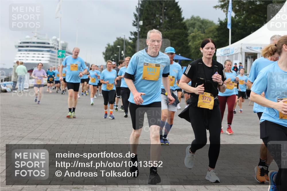 13.09.2026 - Kiel Lauf Andreas Tolksdorf http://msf.ph/oto/10413552 13.09.2026 10:04:19 Kiellinie 10702, 38, 1811, 76, 38, 3778, 1443 meine-sportfotos.de
