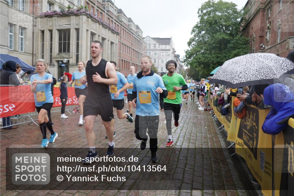 13.09.2026 - Kiel Lauf Yannick Fuchs http://msf.ph/oto/10413564 13.09.2026 10:45:13 Ziel 478, 979, 1482, 1575, 1590, 1703, 1878, 2391, 2410, 3285, 3796, 3872, 4044, 4588, 4681, 5220, 5296, 5361, 5600, 5763, 5764, 6799, 7631, 8457, 8744, 9378, 9702, 9703, 9956, 10183, 10526, 10666, 10915, 10986, 11541, 12670, 427, 451, 688, 1181, 1323, 1357, 1606, 1751, 1753, 2189, 2488, 2952, 3134, 3152, 3282, 3591, 3753, 4033, 4532, 4829, 5420, 5567, 6298, 6580, 6731, 7122, 7279, 7327, 7701, 7765, 7910, 8198, 8445, 8669, 8941, 9326, 9702, 9917, 10082, 10388, 10572, 461, 1682 meine-sportfotos.de
