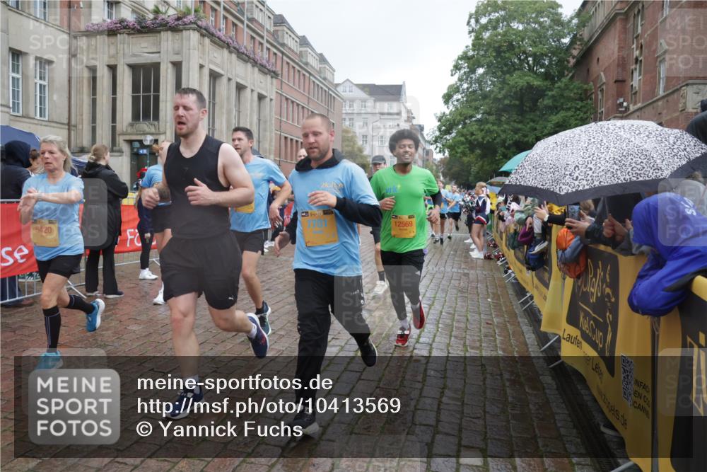 13.09.2026 - Kiel Lauf Yannick Fuchs http://msf.ph/oto/10413569 13.09.2026 10:45:13 Ziel 478, 979, 1482, 1575, 1590, 1703, 1878, 2391, 2410, 3285, 3796, 3872, 4044, 4588, 4681, 5220, 5296, 5361, 5600, 5763, 5764, 6799, 7631, 8457, 8744, 9378, 9702, 9703, 9956, 10183, 10526, 10666, 10915, 10986, 11541, 12670, 427, 451, 688, 1181, 1323, 1357, 1606, 1751, 1753, 2189, 2488, 2952, 3134, 3152, 3282, 3591, 3753, 4033, 4532, 4829, 5420, 5567, 6298, 6580, 6731, 7122, 7279, 7327, 7701, 7765, 7910, 8198, 8445, 8669, 8941, 9326, 9702, 9917, 10082, 10388, 10572, 461, 1682 meine-sportfotos.de