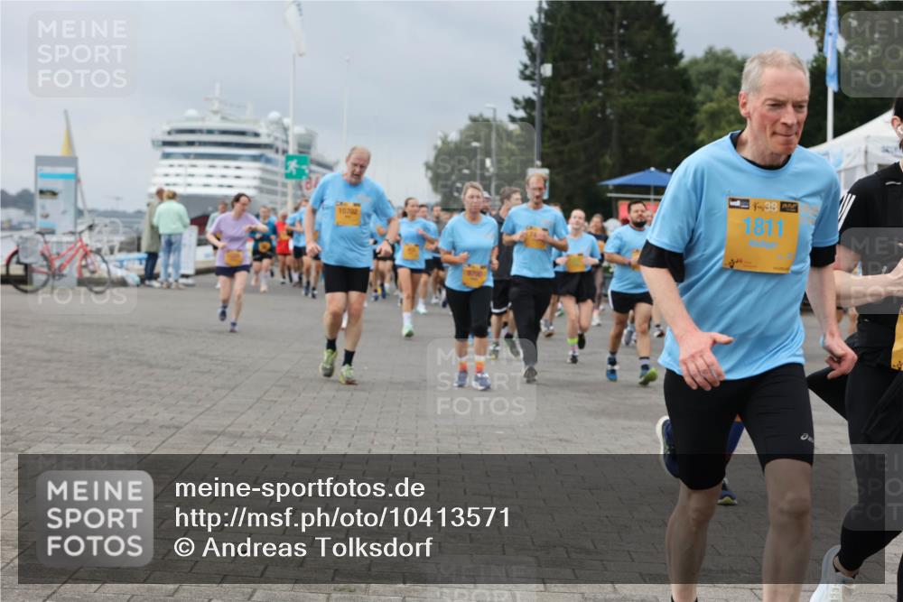 13.09.2026 - Kiel Lauf Andreas Tolksdorf http://msf.ph/oto/10413571 13.09.2026 10:04:20 Kiellinie 10702, 9700, 38, 1811 meine-sportfotos.de