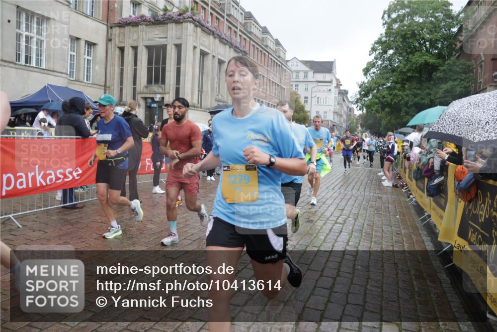 13.09.2026 - Kiel Lauf Yannick Fuchs http://msf.ph/oto/10413614 13.09.2026 10:45:17 Ziel 478, 979, 1482, 1575, 1590, 1703, 1878, 2391, 3263, 3264, 3285, 3628, 3796, 4168, 4588, 5220, 5296, 5361, 5365, 5600, 5763, 5764, 6799, 7620, 7631, 7795, 8457, 8744, 8788, 9378, 9845, 9956, 10183, 10666, 10915, 10948, 11541, 427, 451, 1181, 1323, 1357, 1606, 1753, 2189, 2410, 2488, 2952, 3134, 3152, 3282, 3591, 3753, 3872, 4044, 4681, 4829, 6298, 6731, 7122, 7279, 7327, 7765, 8198, 8445, 8669, 8941, 9326, 9702, 9917, 10082, 10388, 10572, 360, 461, 1682 meine-sportfotos.de