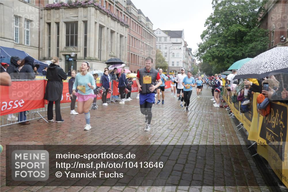 13.09.2026 - Kiel Lauf Yannick Fuchs http://msf.ph/oto/10413646 13.09.2026 10:45:21 Ziel 1012, 1267, 1482, 1575, 1590, 2391, 2836, 3263, 3264, 3285, 3628, 3796, 4168, 4588, 4726, 5220, 5361, 5365, 5600, 5763, 6799, 7620, 7631, 7795, 8457, 8788, 9378, 9845, 9956, 10183, 10915, 10948, 11541, 11951, 12355, 427, 451, 478, 979, 1181, 1323, 1606, 1703, 1878, 2189, 2410, 2952, 3591, 3753, 3872, 4044, 4681, 4829, 5220, 5296, 5763, 5764, 6298, 6731, 7327, 7765, 8198, 8669, 8941, 9326, 9702, 9917, 10388, 10572, 360, 461, 1015, 1682 meine-sportfotos.de