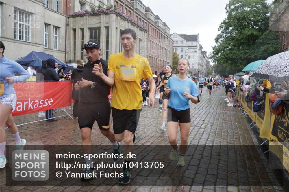 13.09.2026 - Kiel Lauf Yannick Fuchs http://msf.ph/oto/10413705 13.09.2026 10:45:25 Ziel 461, 1012, 1267, 1575, 1590, 1969, 2391, 2599, 2836, 3075, 3263, 3264, 3285, 3628, 3796, 4151, 4168, 4536, 4699, 4726, 5365, 5957, 6799, 7620, 7735, 7766, 7795, 8444, 8788, 9378, 9845, 9867, 10183, 10441, 10948, 11541, 11951, 12044, 12355, 12687, 427, 451, 478, 979, 1181, 1323, 1482, 1590, 1606, 1703, 1878, 2391, 2410, 2952, 3591, 3753, 3872, 4044, 4588, 4681, 5220, 5296, 5361, 5600, 5763, 5764, 6298, 7327, 7765, 8198, 8941, 9702, 9917, 10388, 10572, 360, 1015, 1682 meine-sportfotos.de