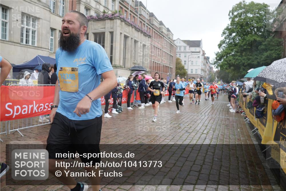 13.09.2026 - Kiel Lauf Yannick Fuchs http://msf.ph/oto/10413773 13.09.2026 10:45:31 Ziel 360, 461, 1012, 1180, 1267, 1682, 1969, 2599, 2836, 3075, 3182, 3263, 3264, 3628, 3749, 4151, 4168, 4536, 4699, 4726, 5365, 5957, 6269, 6406, 7027, 7620, 7735, 7766, 8444, 8762, 8788, 9083, 9429, 9867, 9895, 9914, 10441, 11951, 12044, 12355, 12687, 478, 979, 1181, 1482, 1575, 1590, 1606, 1703, 1878, 2391, 2410, 3263, 3264, 3285, 3753, 3796, 3872, 4044, 4588, 4681, 5220, 5296, 5361, 5600, 5763, 5764, 6298, 6799, 7765, 8198, 8941, 9702, 9917, 10388, 1015 meine-sportfotos.de