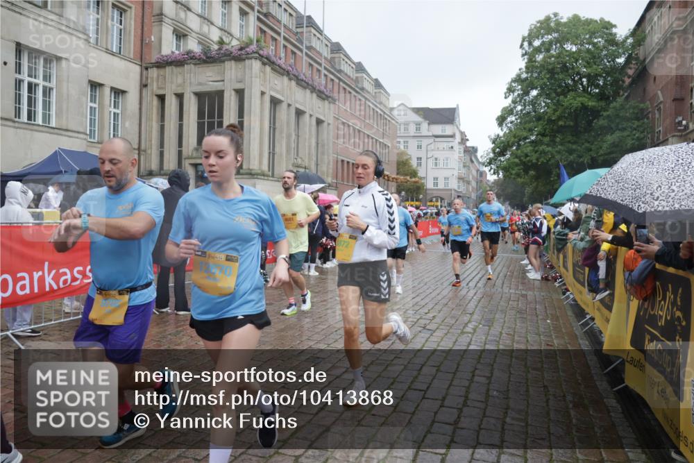 13.09.2026 - Kiel Lauf Yannick Fuchs http://msf.ph/oto/10413868 13.09.2026 10:45:38 Ziel 360, 461, 1015, 1065, 1180, 1484, 1682, 1752, 1969, 2599, 3075, 3182, 3347, 3749, 3807, 4151, 4586, 4699, 5072, 5205, 5278, 5957, 6269, 6406, 7027, 7503, 7735, 8282, 8442, 8444, 8731, 8762, 9083, 9429, 9727, 9774, 9895, 9914, 10149, 10407, 10441, 12044, 12687, 461, 478, 979, 1012, 1267, 1482, 1575, 1590, 1703, 1878, 1969, 2391, 2410, 2836, 3075, 3263, 3264, 3285, 3628, 3796, 3872, 4044, 4168, 4536, 4588, 4681, 4726, 5220, 5296, 5361, 5365, 5600, 5763, 5764, 5957, 6799, 9702 meine-sportfotos.de