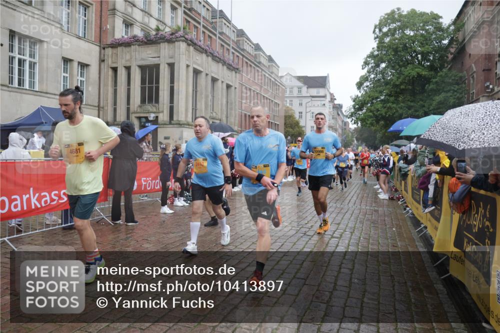 13.09.2026 - Kiel Lauf Yannick Fuchs http://msf.ph/oto/10413897 13.09.2026 10:45:39 Ziel 360, 1015, 1065, 1180, 1229, 1484, 1537, 1682, 1752, 2563, 2599, 3182, 3347, 3749, 3807, 4151, 4586, 4699, 5072, 5205, 5278, 6269, 6406, 7027, 7503, 7735, 8282, 8442, 8444, 8731, 8762, 9083, 9429, 9727, 9770, 9774, 9895, 9914, 10077, 10149, 10407, 12687, 461, 478, 979, 1012, 1267, 1482, 1575, 1590, 1703, 1878, 1969, 2391, 2410, 2836, 3075, 3263, 3264, 3285, 3628, 3796, 3872, 4044, 4151, 4168, 4536, 4588, 4681, 4699, 4726, 5220, 5296, 5361, 5365, 5600, 5763, 5764, 5957, 6799 meine-sportfotos.de
