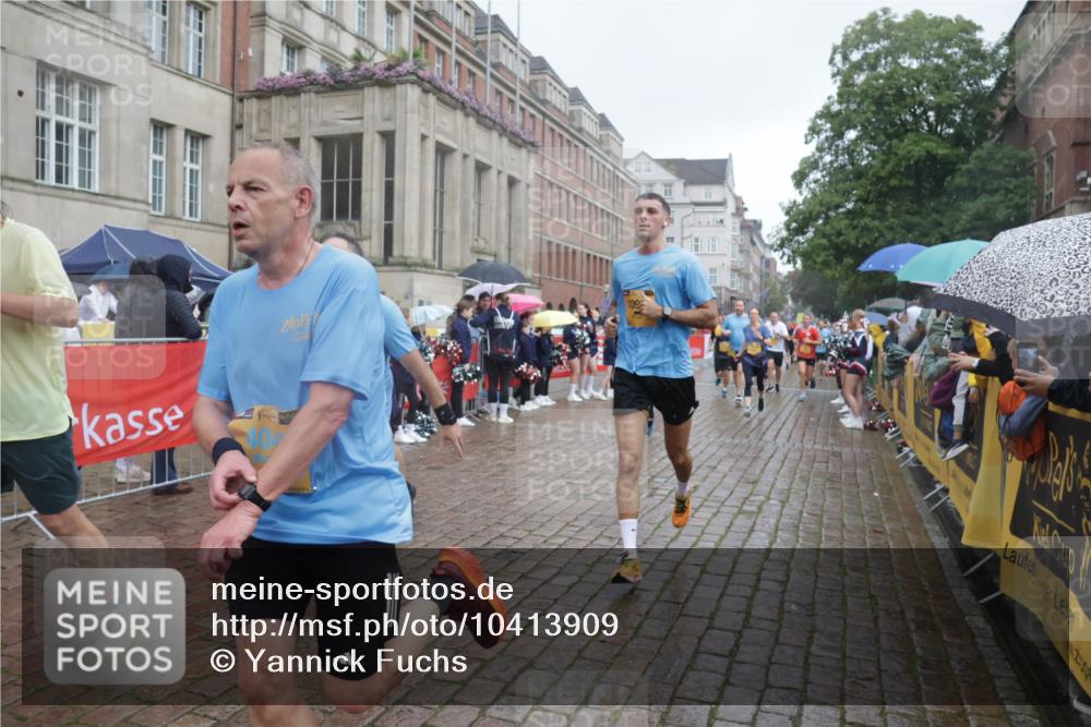 13.09.2026 - Kiel Lauf Yannick Fuchs http://msf.ph/oto/10413909 13.09.2026 10:45:40 Ziel 360, 1015, 1065, 1180, 1229, 1484, 1537, 1682, 1752, 2563, 2599, 3182, 3347, 3608, 3749, 3807, 4586, 5072, 5205, 5278, 6269, 6406, 7027, 7503, 8203, 8282, 8442, 8731, 8762, 9083, 9429, 9727, 9770, 9774, 9895, 9914, 10077, 10149, 10407, 12687, 461, 478, 979, 1012, 1267, 1482, 1575, 1590, 1703, 1878, 1969, 2391, 2410, 2599, 2836, 3075, 3263, 3264, 3285, 3628, 3796, 4044, 4151, 4168, 4536, 4588, 4681, 4699, 4726, 5220, 5296, 5361, 5365, 5600, 5763, 5764, 5957, 6799 meine-sportfotos.de