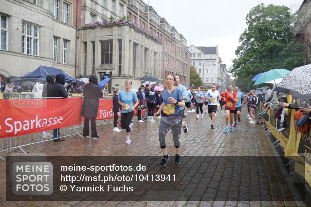 13.09.2026 - Kiel Lauf Yannick Fuchs http://msf.ph/oto/10413941 13.09.2026 10:45:42 Ziel 360, 1015, 1065, 1180, 1229, 1484, 1537, 1682, 1752, 2563, 3182, 3347, 3608, 3749, 3807, 4586, 5072, 5205, 5278, 6406, 7027, 7503, 7889, 8203, 8282, 8442, 8731, 8762, 8816, 9083, 9429, 9727, 9770, 9774, 9895, 9914, 10077, 10149, 10407, 11745, 461, 478, 979, 1012, 1267, 1482, 1575, 1590, 1703, 1878, 1969, 2391, 2599, 2836, 3075, 3263, 3264, 3285, 3628, 3796, 4151, 4168, 4536, 4588, 4699, 4726, 5220, 5296, 5361, 5365, 5600, 5763, 5764, 5957, 6269, 6799 meine-sportfotos.de