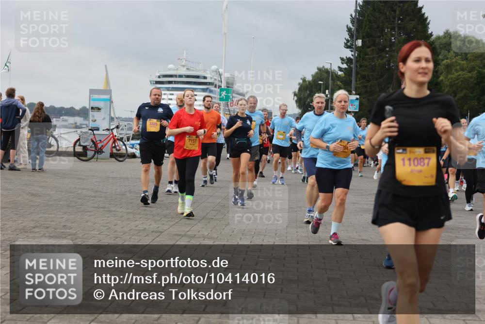 13.09.2026 - Kiel Lauf Andreas Tolksdorf http://msf.ph/oto/10414016 13.09.2026 10:04:54 Kiellinie 3325, 7157, 11087 meine-sportfotos.de