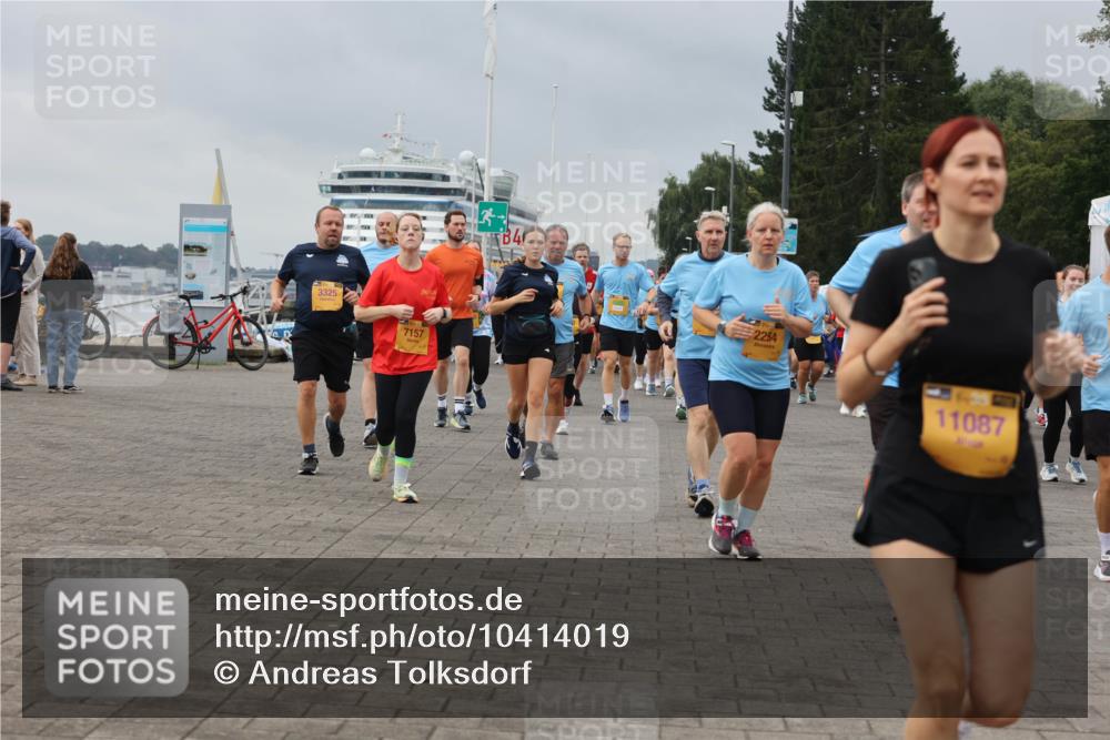 13.09.2026 - Kiel Lauf Andreas Tolksdorf http://msf.ph/oto/10414019 13.09.2026 10:04:54 Kiellinie 3325, 7157, 4, 2254, 11087 meine-sportfotos.de