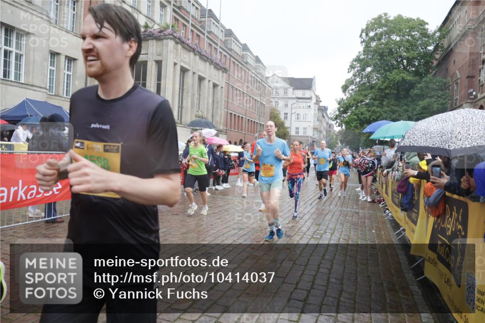 13.09.2026 - Kiel Lauf Yannick Fuchs http://msf.ph/oto/10414037 13.09.2026 10:45:49 Ziel 123, 499, 1015, 1065, 1229, 1484, 1537, 1725, 1752, 2421, 2563, 3608, 3807, 5072, 5205, 5278, 7503, 7889, 8203, 8442, 8731, 8816, 9727, 9770, 9774, 9843, 10046, 10077, 10149, 10407, 10569, 11745, 12150, 12224, 360, 461, 1012, 1180, 1267, 1575, 1590, 1682, 1752, 1969, 2391, 2599, 2836, 3075, 3182, 3263, 3264, 3285, 3347, 3628, 3749, 3796, 4151, 4168, 4536, 4586, 4588, 4699, 4726, 5361, 5365, 5957, 6269, 6406, 6799, 8282, 498, 550, 9207, 1482, 1590 meine-sportfotos.de