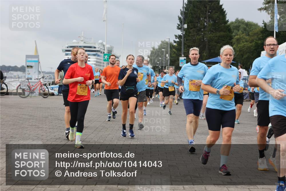 13.09.2026 - Kiel Lauf Andreas Tolksdorf http://msf.ph/oto/10414043 13.09.2026 10:04:56 Kiellinie 7157, 100, 329, 31, 1909 meine-sportfotos.de