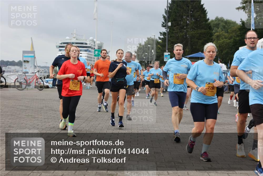 13.09.2026 - Kiel Lauf Andreas Tolksdorf http://msf.ph/oto/10414044 13.09.2026 10:04:56 Kiellinie 7157, 7045, 100, 2254 meine-sportfotos.de