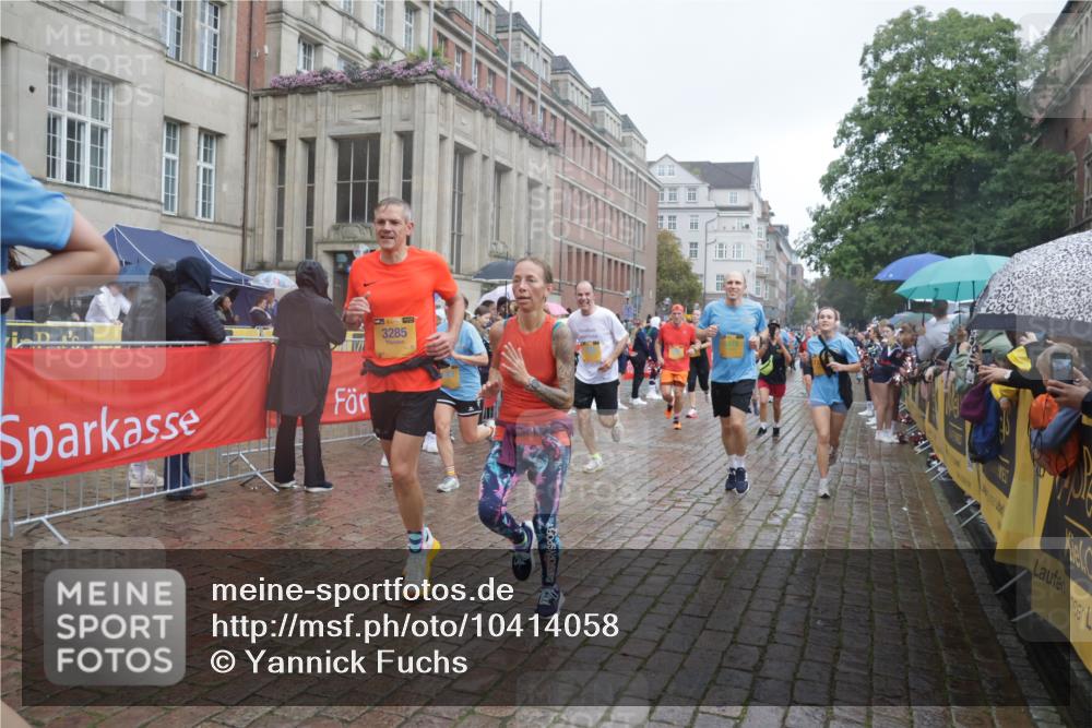 13.09.2026 - Kiel Lauf Yannick Fuchs http://msf.ph/oto/10414058 13.09.2026 10:45:50 Ziel 123, 499, 1015, 1065, 1229, 1484, 1537, 1725, 2421, 2563, 3608, 3807, 5072, 5205, 5278, 7503, 7889, 8203, 8442, 8731, 8816, 9727, 9770, 9774, 9843, 10046, 10077, 10149, 10407, 10569, 11745, 12150, 12224, 360, 461, 1012, 1180, 1267, 1575, 1590, 1682, 1752, 1969, 2391, 2599, 2836, 3075, 3182, 3263, 3264, 3285, 3347, 3628, 3749, 3796, 4151, 4168, 4536, 4586, 4699, 4726, 5365, 5957, 6269, 6406, 6799, 8282, 498, 550, 9207, 1482, 1590 meine-sportfotos.de