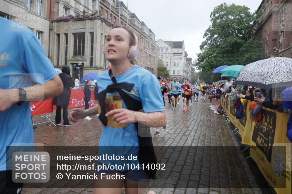 13.09.2026 - Kiel Lauf Yannick Fuchs http://msf.ph/oto/10414092 13.09.2026 10:45:52 Ziel 123, 499, 1065, 1229, 1537, 1725, 2421, 2563, 3608, 3807, 5205, 5278, 7503, 7889, 8203, 8655, 8731, 8816, 9770, 9774, 9843, 10046, 10077, 10407, 10569, 11745, 12150, 12224, 12748, 360, 461, 1012, 1015, 1065, 1180, 1267, 1484, 1575, 1682, 1752, 1969, 2599, 2836, 3075, 3182, 3263, 3264, 3347, 3628, 3749, 3807, 4151, 4168, 4536, 4586, 4699, 4726, 5072, 5278, 5365, 5957, 6269, 6406, 6799, 8282, 8442, 8731, 498, 550, 9207, 1482, 1590 meine-sportfotos.de