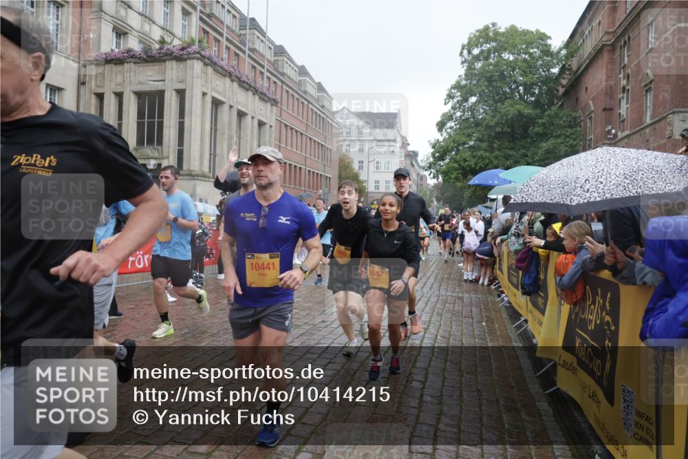 13.09.2026 - Kiel Lauf Yannick Fuchs http://msf.ph/oto/10414215 13.09.2026 10:46:02 Ziel 123, 272, 498, 550, 665, 1030, 1374, 1582, 3781, 3844, 5348, 5510, 5515, 5564, 6385, 6436, 6980, 7073, 7772, 7939, 8403, 8551, 8561, 8655, 8881, 9207, 9375, 9715, 9843, 10046, 10050, 10569, 10615, 10735, 10809, 10975, 11670, 11822, 12748, 123, 360, 461, 499, 1015, 1065, 1180, 1229, 1484, 1537, 1682, 1725, 1752, 1969, 2421, 2563, 2599, 3075, 3182, 3347, 3608, 3749, 3807, 4151, 4536, 4586, 4699, 5072, 5205, 5278, 5957, 6269, 6406, 7503, 7889, 8203, 8282, 8442, 8731, 8816 meine-sportfotos.de