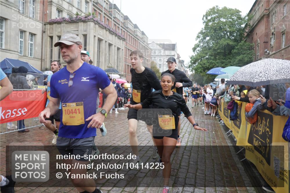 13.09.2026 - Kiel Lauf Yannick Fuchs http://msf.ph/oto/10414225 13.09.2026 10:46:02 Ziel 123, 272, 498, 550, 665, 1030, 1374, 1582, 3781, 3844, 5348, 5510, 5515, 5564, 6385, 6436, 6980, 7073, 7772, 7939, 8403, 8551, 8561, 8655, 8881, 9207, 9375, 9715, 9843, 10046, 10050, 10569, 10615, 10735, 10809, 10975, 11670, 11822, 12748, 123, 360, 461, 499, 1015, 1065, 1180, 1229, 1484, 1537, 1682, 1725, 1752, 1969, 2421, 2563, 2599, 3075, 3182, 3347, 3608, 3749, 3807, 4151, 4536, 4586, 4699, 5072, 5205, 5278, 5957, 6269, 6406, 7503, 7889, 8203, 8282, 8442, 8731, 8816 meine-sportfotos.de