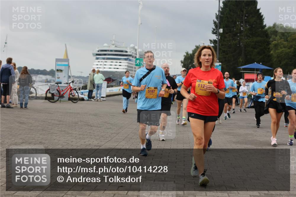 13.09.2026 - Kiel Lauf Andreas Tolksdorf http://msf.ph/oto/10414228 13.09.2026 10:05:11 Kiellinie 5187, 39, 1122, 3196, 9806, 110 meine-sportfotos.de