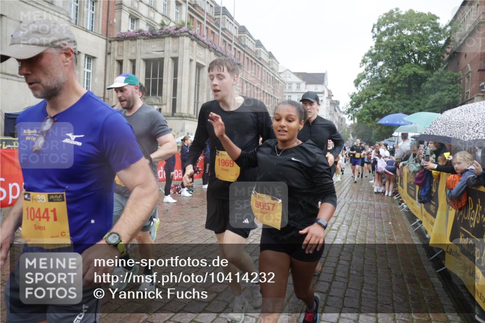 13.09.2026 - Kiel Lauf Yannick Fuchs http://msf.ph/oto/10414232 13.09.2026 10:46:02 Ziel 123, 272, 498, 550, 665, 1030, 1374, 1582, 3781, 3844, 5348, 5510, 5515, 5564, 6385, 6436, 6980, 7073, 7772, 7939, 8403, 8551, 8561, 8655, 8881, 9207, 9375, 9715, 9843, 10046, 10050, 10569, 10615, 10735, 10809, 10975, 11670, 11822, 12748, 123, 360, 461, 499, 1015, 1065, 1180, 1229, 1484, 1537, 1682, 1725, 1752, 1969, 2421, 2563, 2599, 3075, 3182, 3347, 3608, 3749, 3807, 4151, 4536, 4586, 4699, 5072, 5205, 5278, 5957, 6269, 6406, 7503, 7889, 8203, 8282, 8442, 8731, 8816 meine-sportfotos.de