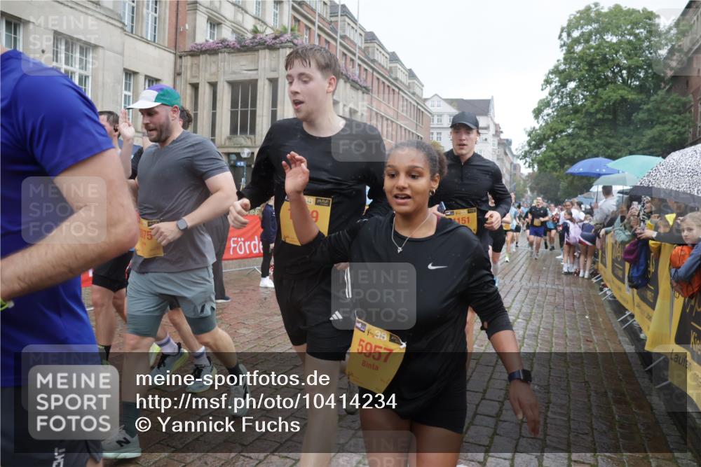 13.09.2026 - Kiel Lauf Yannick Fuchs http://msf.ph/oto/10414234 13.09.2026 10:46:03 Ziel 272, 498, 550, 665, 1030, 1374, 1582, 3781, 3844, 5348, 5510, 5515, 5564, 6385, 6436, 6980, 7073, 7772, 7939, 8403, 8551, 8561, 8655, 8881, 9207, 9375, 9715, 9843, 10046, 10050, 10569, 10615, 10735, 10809, 10975, 11670, 11822, 12748, 123, 360, 461, 499, 1015, 1065, 1180, 1229, 1484, 1537, 1682, 1725, 1752, 1969, 2421, 2563, 2599, 3075, 3182, 3347, 3608, 3749, 3807, 4151, 4586, 4699, 5072, 5205, 5278, 5957, 6269, 6406, 7503, 7889, 8203, 8282, 8442, 8731, 8816, 6269 meine-sportfotos.de