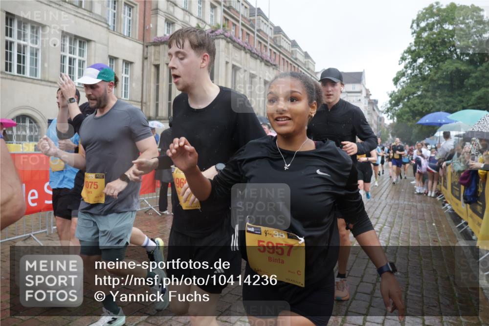 13.09.2026 - Kiel Lauf Yannick Fuchs http://msf.ph/oto/10414236 13.09.2026 10:46:03 Ziel 272, 498, 550, 665, 1030, 1374, 1582, 3781, 3844, 5348, 5510, 5515, 5564, 6385, 6436, 6980, 7073, 7772, 7939, 8403, 8551, 8561, 8655, 8881, 9207, 9375, 9715, 9843, 10046, 10050, 10569, 10615, 10735, 10809, 10975, 11670, 11822, 12748, 123, 360, 461, 499, 1015, 1065, 1180, 1229, 1484, 1537, 1682, 1725, 1752, 1969, 2421, 2563, 2599, 3075, 3182, 3347, 3608, 3749, 3807, 4151, 4586, 4699, 5072, 5205, 5278, 5957, 6269, 6406, 7503, 7889, 8203, 8282, 8442, 8731, 8816, 6269 meine-sportfotos.de