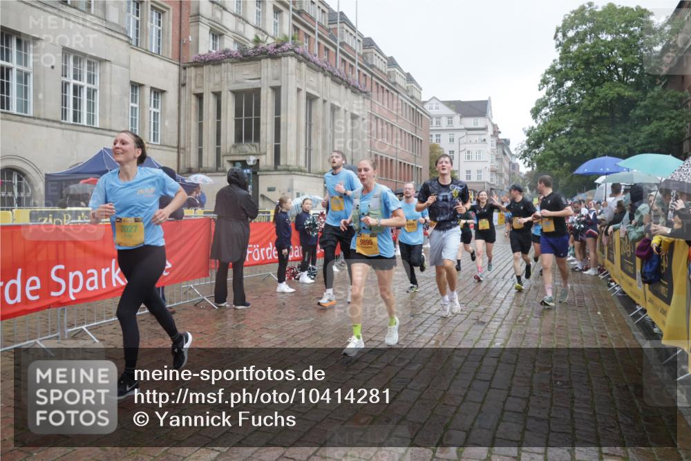 13.09.2026 - Kiel Lauf Yannick Fuchs http://msf.ph/oto/10414281 13.09.2026 10:46:06 Ziel 272, 498, 550, 665, 1030, 1374, 1582, 3781, 3844, 5348, 5510, 5515, 5564, 6385, 6436, 6980, 7073, 7241, 7772, 7939, 8403, 8551, 8561, 8655, 8881, 9207, 9375, 9715, 10050, 10615, 10735, 10809, 10975, 11670, 11822, 12481, 12748, 123, 360, 499, 1015, 1065, 1180, 1229, 1484, 1537, 1682, 1725, 1752, 2421, 2563, 3182, 3347, 3608, 3749, 3807, 4586, 5072, 5205, 5278, 6269, 6406, 7503, 7889, 8203, 8282, 8442, 8731, 8816, 6269 meine-sportfotos.de