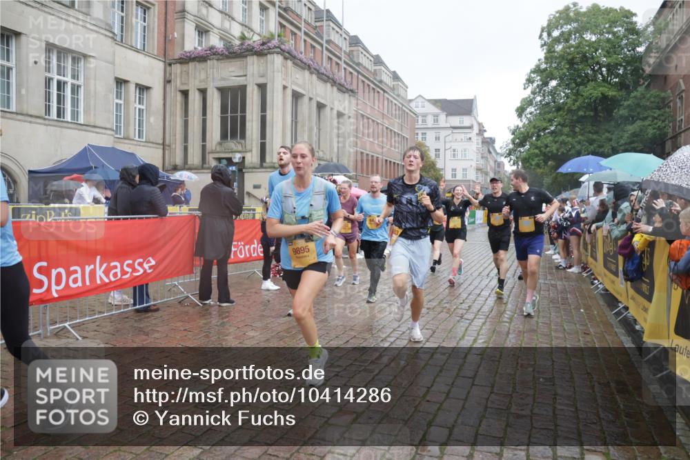 13.09.2026 - Kiel Lauf Yannick Fuchs http://msf.ph/oto/10414286 13.09.2026 10:46:06 Ziel 272, 498, 550, 665, 1030, 1374, 1582, 3781, 3844, 5348, 5510, 5515, 5564, 6385, 6436, 6980, 7073, 7241, 7772, 7939, 8403, 8551, 8561, 8655, 8881, 9207, 9375, 9715, 10050, 10615, 10735, 10809, 10975, 11670, 11822, 12481, 12748, 123, 360, 499, 1015, 1065, 1180, 1229, 1484, 1537, 1682, 1725, 1752, 2421, 2563, 3182, 3347, 3608, 3749, 3807, 4586, 5072, 5205, 5278, 6269, 6406, 7503, 7889, 8203, 8282, 8442, 8731, 8816, 6269 meine-sportfotos.de