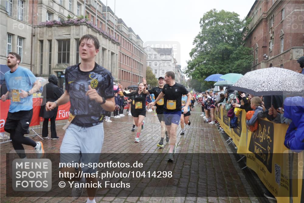 13.09.2026 - Kiel Lauf Yannick Fuchs http://msf.ph/oto/10414298 13.09.2026 10:46:07 Ziel 272, 498, 550, 665, 1030, 1374, 1582, 3781, 3844, 5348, 5510, 5515, 5564, 6385, 6436, 6980, 7073, 7241, 7772, 7939, 8403, 8551, 8561, 8655, 8881, 9207, 9375, 9715, 10050, 10615, 10735, 10809, 10975, 11670, 11822, 12481, 123, 360, 499, 1015, 1065, 1180, 1229, 1484, 1537, 1682, 1725, 1752, 2421, 2563, 3182, 3347, 3608, 3749, 3807, 4586, 5072, 5205, 5278, 6406, 7503, 7889, 8203, 8282, 8442, 8655, 8731, 8816, 6269 meine-sportfotos.de