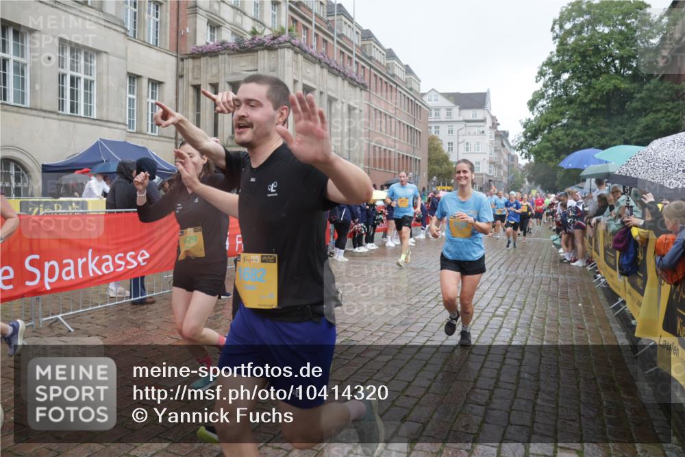 13.09.2026 - Kiel Lauf Yannick Fuchs http://msf.ph/oto/10414320 13.09.2026 10:46:08 Ziel 272, 498, 550, 665, 1030, 1374, 1582, 3422, 3781, 3844, 5017, 5348, 5510, 5515, 5564, 6385, 6436, 6980, 7073, 7241, 7772, 7939, 8310, 8403, 8551, 8561, 8881, 9207, 9375, 9715, 10050, 10615, 10735, 10809, 10975, 11670, 11822, 12077, 12306, 12481, 123, 360, 499, 1015, 1065, 1180, 1229, 1484, 1537, 1682, 1725, 1752, 2421, 2563, 3182, 3347, 3608, 3749, 3807, 4586, 5072, 5205, 5278, 6406, 7503, 7889, 8203, 8282, 8442, 8655, 8731, 8816, 6269 meine-sportfotos.de