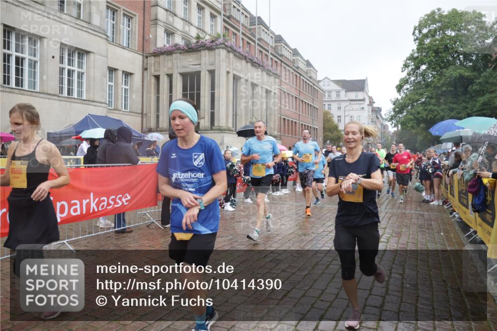 13.09.2026 - Kiel Lauf Yannick Fuchs http://msf.ph/oto/10414390 13.09.2026 10:46:12 Ziel 272, 498, 550, 665, 1013, 1030, 1374, 1582, 2448, 2776, 3422, 4397, 4516, 5017, 5348, 5421, 5510, 5515, 5564, 6436, 6980, 7044, 7241, 7772, 7840, 7939, 8310, 8561, 9207, 9361, 9715, 10050, 10615, 10699, 10809, 10975, 11642, 12077, 12306, 12481, 123, 499, 665, 1015, 1065, 1229, 1484, 1537, 1725, 1752, 2421, 2563, 3347, 3608, 3781, 3807, 3844, 4586, 5072, 5205, 5278, 5348, 5564, 6385, 7073, 7503, 7889, 8203, 8282, 8403, 8442, 8551, 8655, 8731, 8816, 8881, 9375, 6269 meine-sportfotos.de