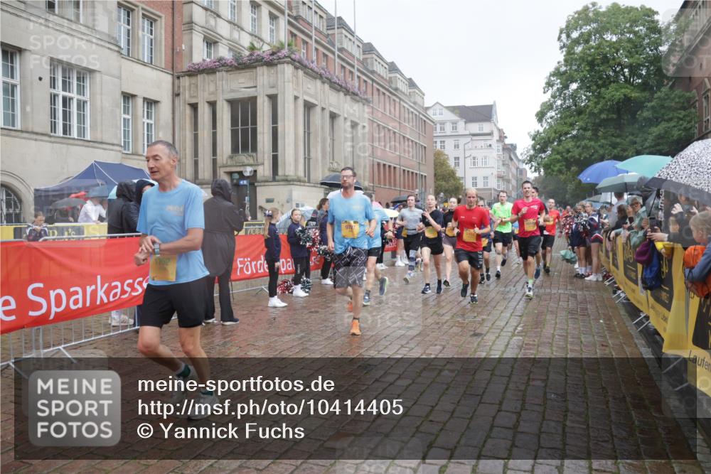 13.09.2026 - Kiel Lauf Yannick Fuchs http://msf.ph/oto/10414405 13.09.2026 10:46:13 Ziel 272, 498, 550, 1013, 1030, 1374, 1582, 2448, 2776, 3422, 4397, 4516, 5017, 5421, 5510, 5515, 6436, 6980, 7044, 7241, 7772, 7840, 7939, 8310, 8561, 9207, 9361, 9715, 10050, 10615, 10699, 10809, 10975, 11642, 12077, 12306, 12481, 123, 499, 550, 665, 1015, 1065, 1229, 1484, 1537, 1725, 1752, 2421, 2563, 3347, 3608, 3781, 3807, 3844, 4586, 5072, 5205, 5278, 5348, 5510, 5515, 5564, 6385, 7073, 7503, 7772, 7889, 8203, 8282, 8403, 8442, 8551, 8655, 8731, 8816, 8881, 9375, 6269 meine-sportfotos.de