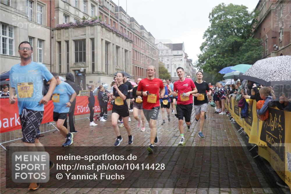 13.09.2026 - Kiel Lauf Yannick Fuchs http://msf.ph/oto/10414428 13.09.2026 10:46:14 Ziel 272, 498, 1013, 1030, 1374, 1582, 2448, 2776, 3422, 4331, 4397, 4516, 5017, 5421, 6436, 6980, 7044, 7241, 7840, 7939, 8277, 8310, 8561, 9207, 9361, 9715, 10050, 10469, 10699, 10809, 11642, 12077, 12306, 12481, 123, 499, 550, 665, 1015, 1030, 1065, 1229, 1374, 1484, 1537, 1582, 1725, 1752, 2421, 2563, 3608, 3781, 3807, 3844, 5072, 5205, 5278, 5348, 5510, 5515, 5564, 6385, 6436, 6980, 7073, 7503, 7772, 7889, 8203, 8403, 8442, 8551, 8561, 8655, 8731, 8816, 8881, 9375, 9715 meine-sportfotos.de