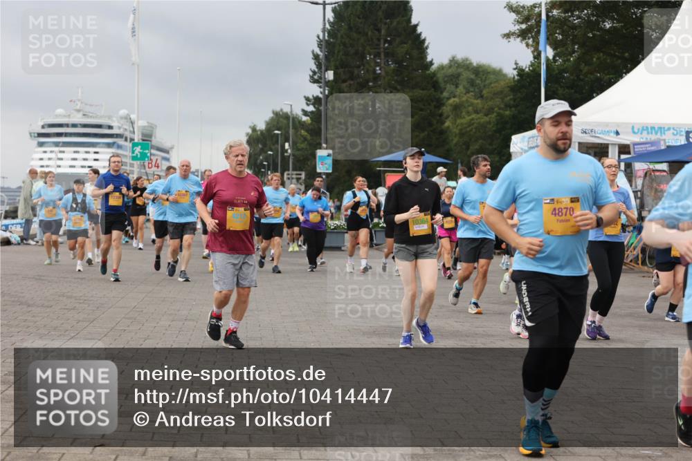 13.09.2026 - Kiel Lauf Andreas Tolksdorf http://msf.ph/oto/10414447 13.09.2026 10:05:24 Kiellinie 10397, 21, 0975, 10364, 4870 meine-sportfotos.de