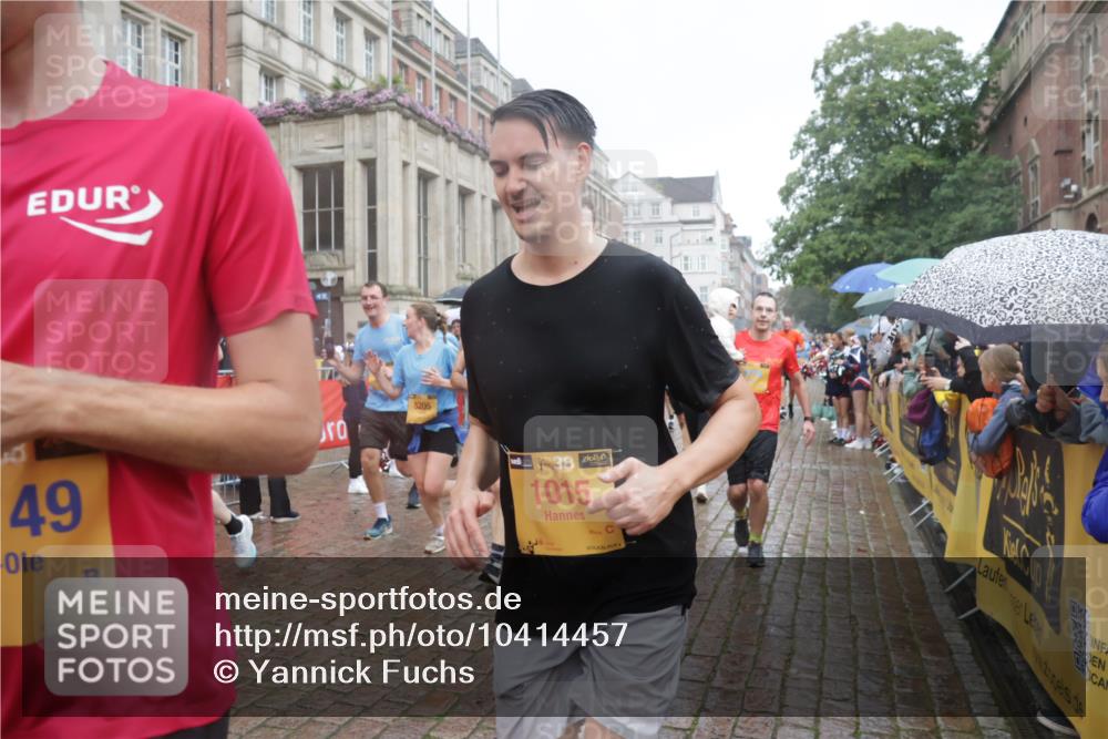 13.09.2026 - Kiel Lauf Yannick Fuchs http://msf.ph/oto/10414457 13.09.2026 10:46:16 Ziel 272, 1013, 2448, 2776, 3422, 4331, 4397, 4516, 5017, 5421, 7044, 7241, 7840, 7939, 8277, 8310, 9361, 10050, 10469, 10699, 11642, 12000, 12077, 12306, 12481, 123, 498, 499, 550, 665, 1015, 1030, 1065, 1229, 1374, 1484, 1537, 1582, 1725, 2421, 2563, 3608, 3781, 3807, 3844, 5072, 5205, 5278, 5348, 5510, 5515, 5564, 6385, 6436, 6980, 7073, 7503, 7772, 7889, 8203, 8403, 8442, 8551, 8561, 8655, 8731, 8816, 8881, 9207, 9375, 9715, 10050, 10809, 4499, 12466, 1229, 1537, 2563 meine-sportfotos.de