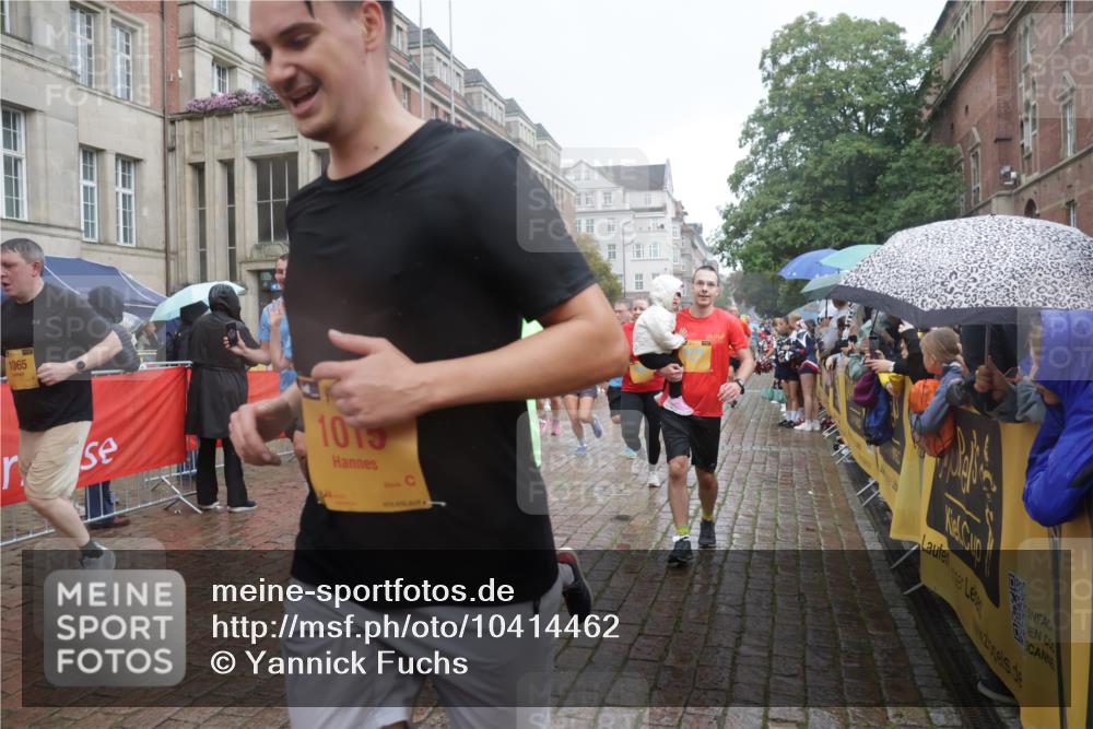 13.09.2026 - Kiel Lauf Yannick Fuchs http://msf.ph/oto/10414462 13.09.2026 10:46:16 Ziel 272, 1013, 2448, 2776, 3422, 4331, 4397, 4516, 5017, 5421, 7044, 7241, 7840, 7939, 8277, 8310, 9361, 10050, 10469, 10699, 11642, 12000, 12077, 12306, 12481, 123, 498, 499, 550, 665, 1015, 1030, 1065, 1229, 1374, 1484, 1537, 1582, 1725, 2421, 2563, 3608, 3781, 3807, 3844, 5072, 5205, 5278, 5348, 5510, 5515, 5564, 6385, 6436, 6980, 7073, 7503, 7772, 7889, 8203, 8403, 8442, 8551, 8561, 8655, 8731, 8816, 8881, 9207, 9375, 9715, 10050, 10809, 4499, 12466, 1229, 1537, 2563 meine-sportfotos.de