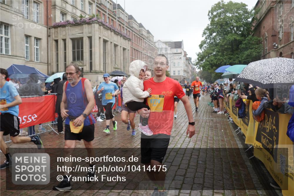 13.09.2026 - Kiel Lauf Yannick Fuchs http://msf.ph/oto/10414475 13.09.2026 10:46:17 Ziel 272, 1013, 1913, 2448, 2776, 3422, 4331, 4397, 4516, 5017, 5421, 7044, 7241, 7840, 7939, 8277, 8310, 8520, 9361, 10469, 10699, 11232, 11642, 12000, 12077, 12306, 12481, 123, 272, 498, 499, 550, 665, 1030, 1065, 1229, 1374, 1537, 1582, 1725, 2421, 2563, 3608, 3781, 3807, 3844, 5205, 5278, 5348, 5510, 5515, 5564, 6385, 6436, 6980, 7073, 7503, 7772, 7889, 7939, 8203, 8403, 8551, 8561, 8655, 8731, 8816, 8881, 9207, 9375, 9715, 10050, 10809, 4499, 9875, 12466, 1229, 1537, 2563 meine-sportfotos.de