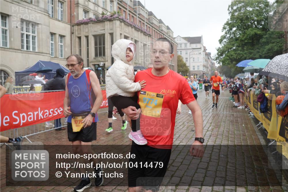 13.09.2026 - Kiel Lauf Yannick Fuchs http://msf.ph/oto/10414479 13.09.2026 10:46:18 Ziel 1013, 1913, 2448, 2776, 3422, 4331, 4397, 4516, 5017, 5421, 7044, 7241, 7840, 8277, 8310, 8520, 9361, 10469, 10699, 10836, 11232, 11642, 12000, 12077, 12306, 12481, 123, 272, 498, 499, 550, 665, 1030, 1229, 1374, 1537, 1582, 1725, 2421, 2563, 3608, 3781, 3844, 5205, 5348, 5510, 5515, 5564, 6385, 6436, 6980, 7073, 7503, 7772, 7889, 7939, 8203, 8403, 8551, 8561, 8655, 8816, 8881, 9207, 9375, 9715, 10050, 10809, 4499, 9875, 12466, 1229, 1537, 2563, 7889 meine-sportfotos.de