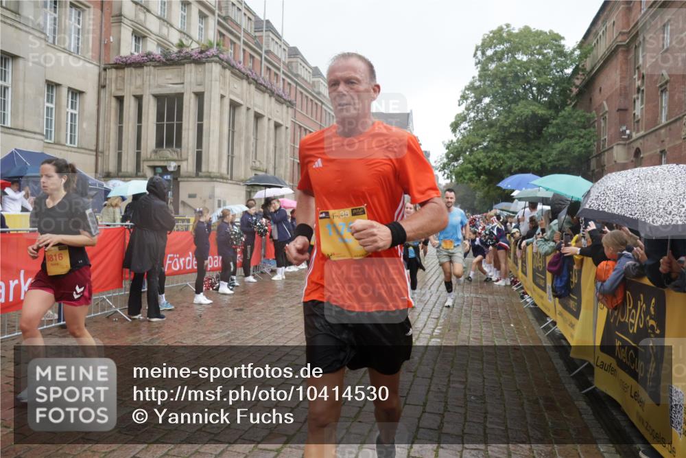 13.09.2026 - Kiel Lauf Yannick Fuchs http://msf.ph/oto/10414530 13.09.2026 10:46:21 Ziel 1013, 1913, 2448, 2776, 3422, 4331, 4397, 4516, 5017, 5421, 7044, 7840, 8277, 8310, 8520, 9361, 10469, 10699, 10836, 11232, 11642, 12000, 12077, 12306, 12481, 12743, 123, 272, 498, 499, 550, 665, 1030, 1374, 1582, 1725, 2421, 3781, 3844, 5348, 5510, 5515, 5564, 6385, 6436, 6980, 7073, 7241, 7772, 7889, 7939, 8403, 8551, 8561, 8655, 8816, 8881, 9207, 9375, 9715, 10050, 10809, 4499, 9875, 12466, 1229, 1537, 2563, 7889 meine-sportfotos.de