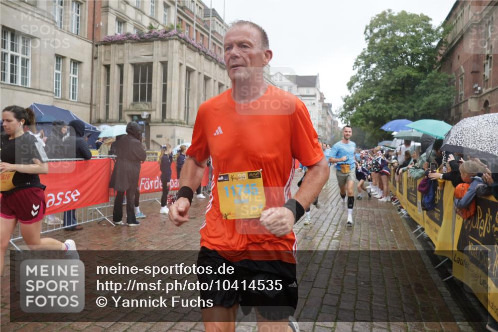 13.09.2026 - Kiel Lauf Yannick Fuchs http://msf.ph/oto/10414535 13.09.2026 10:46:21 Ziel 1013, 1913, 2448, 2776, 3422, 4331, 4397, 4516, 5017, 5421, 7044, 7840, 8277, 8310, 8520, 9361, 10469, 10699, 10836, 11232, 11642, 12000, 12077, 12306, 12481, 12743, 123, 272, 498, 499, 550, 665, 1030, 1374, 1582, 1725, 2421, 3781, 3844, 5348, 5510, 5515, 5564, 6385, 6436, 6980, 7073, 7241, 7772, 7889, 7939, 8403, 8551, 8561, 8655, 8816, 8881, 9207, 9375, 9715, 10050, 10809, 4499, 9875, 12466, 1229, 1537, 2563, 7889 meine-sportfotos.de