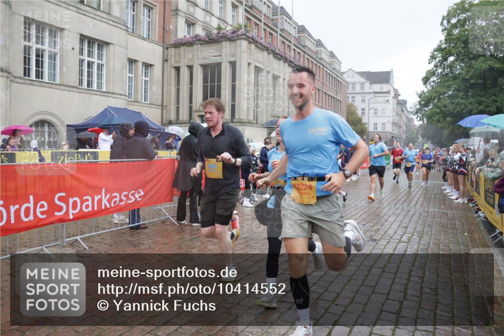 13.09.2026 - Kiel Lauf Yannick Fuchs http://msf.ph/oto/10414552 13.09.2026 10:46:22 Ziel 206, 1013, 1913, 2448, 2776, 3422, 4331, 4397, 4516, 5017, 5421, 7044, 7840, 8277, 8310, 8520, 9361, 9415, 10469, 10699, 10836, 11232, 11642, 12000, 12077, 12306, 12743, 123, 272, 498, 499, 550, 665, 1030, 1374, 1582, 1725, 2421, 3781, 3844, 5348, 5510, 5515, 5564, 6385, 6436, 6980, 7073, 7241, 7772, 7939, 8403, 8551, 8561, 8655, 8816, 8881, 9207, 9375, 9715, 10050, 10809, 4499, 9875, 12466, 1229, 1537, 2563, 7889 meine-sportfotos.de