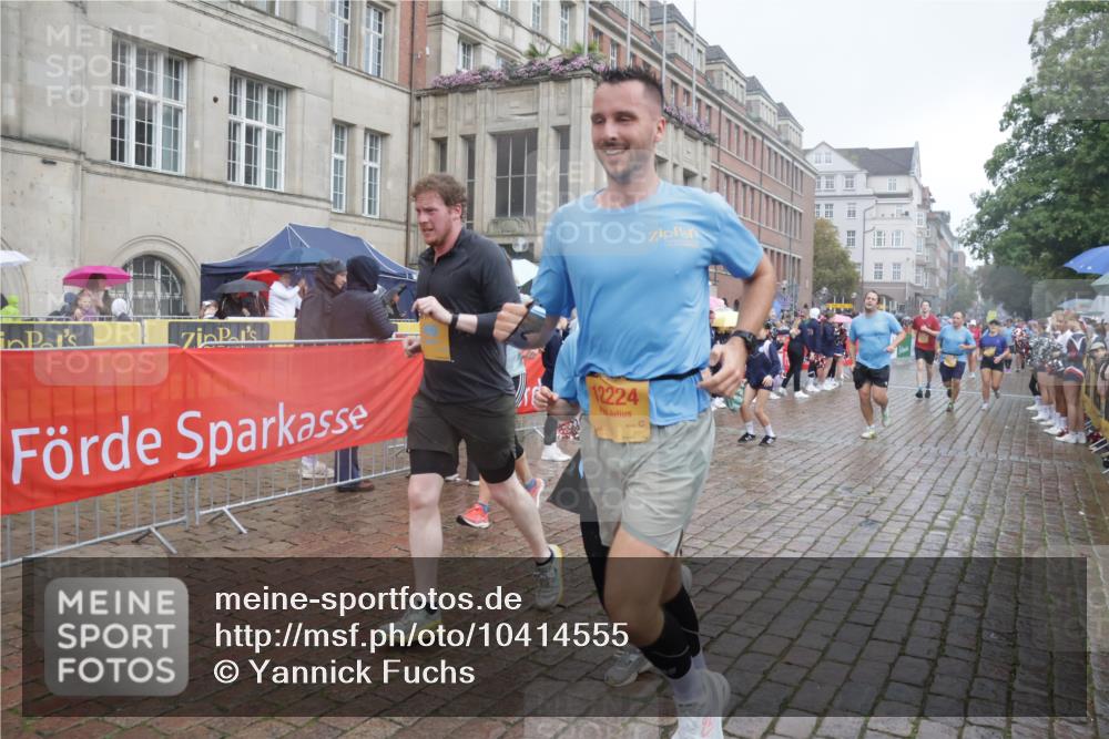 13.09.2026 - Kiel Lauf Yannick Fuchs http://msf.ph/oto/10414555 13.09.2026 10:46:22 Ziel 206, 1013, 1913, 2448, 2776, 3422, 4331, 4397, 4516, 5017, 5421, 7044, 7840, 8277, 8310, 8520, 9361, 9415, 10469, 10699, 10836, 11232, 11642, 12000, 12077, 12306, 12743, 123, 272, 498, 499, 550, 665, 1030, 1374, 1582, 1725, 2421, 3781, 3844, 5348, 5510, 5515, 5564, 6385, 6436, 6980, 7073, 7241, 7772, 7939, 8403, 8551, 8561, 8655, 8816, 8881, 9207, 9375, 9715, 10050, 10809, 4499, 9875, 12466, 1229, 1537, 2563, 7889 meine-sportfotos.de