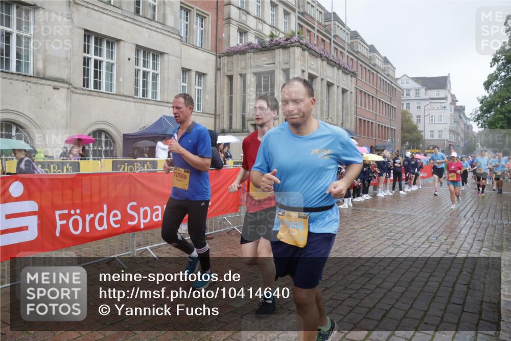 13.09.2026 - Kiel Lauf Yannick Fuchs http://msf.ph/oto/10414640 13.09.2026 10:46:27 Ziel 206, 972, 1430, 1913, 2037, 2776, 4242, 4331, 4397, 4516, 4763, 7061, 8277, 8520, 9415, 9844, 10469, 10836, 11232, 11742, 12000, 12307, 12704, 12743, 123, 272, 498, 550, 665, 1013, 1030, 1374, 1582, 2448, 2776, 3422, 3781, 3844, 4397, 4516, 5017, 5348, 5421, 5510, 5515, 5564, 6385, 6436, 6980, 7044, 7073, 7241, 7772, 7840, 7939, 8310, 8403, 8551, 8561, 8655, 8881, 9207, 9361, 9375, 9715, 10050, 10699, 10809, 11642, 4499, 9875, 12466, 7889 meine-sportfotos.de