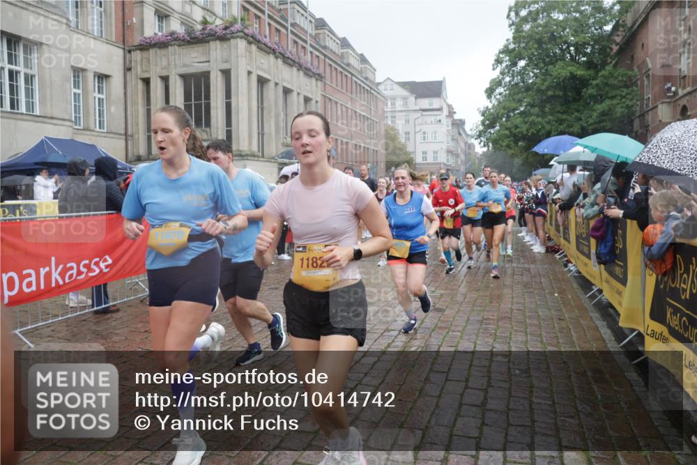 13.09.2026 - Kiel Lauf Yannick Fuchs http://msf.ph/oto/10414742 13.09.2026 10:46:34 Ziel 206, 972, 1325, 1430, 2027, 2037, 3109, 3117, 3677, 4242, 4499, 4763, 7061, 8678, 9415, 9844, 9875, 10758, 11742, 11825, 12307, 12466, 12704, 12743, 272, 498, 550, 665, 1013, 1030, 1374, 1582, 1913, 2448, 2776, 3422, 3781, 3844, 4331, 4397, 4516, 5017, 5348, 5421, 5510, 5515, 5564, 6385, 6436, 6980, 7044, 7073, 7241, 7772, 7840, 7939, 8277, 8310, 8403, 8520, 8551, 8561, 8881, 9207, 9361, 9375, 9715, 10050, 10469, 10699, 10809, 10836, 11232, 11642, 12000 meine-sportfotos.de